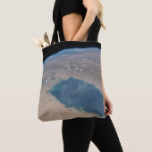 Tropisch blaue Gewässer des Persischen Golfs. Tasche (Von Nahem)