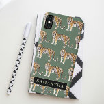 Tropisch grünes Aquarellmuster mit Namen Case-Mate iPhone Hülle<br><div class="desc">"Genießen Sie die wilde Eleganz der Natur mit unserem tropischen grünen Tigermuster. Jedes Element dieses faszinierenden Designs verkörpert den lebendigen Geist des Dschungels und verbindet üppige Vegetation mit der majestätischen Präsenz von Tigern. Egal, ob Sie Ihr Alltagsessentiment verzieren oder Ihre Wohngestaltung verbessern möchten, unsere Kollektion bietet eine harmonische Verbindung von...</div>