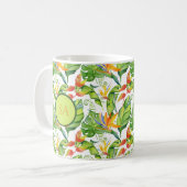 Tropisch grünes Monstera und Orange Blätter Kaffeetasse (Vorderseite Links)