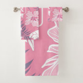 Tropisch rosa Blume Monogramm Fleecedecke Badhandtuch Set (Insitu)