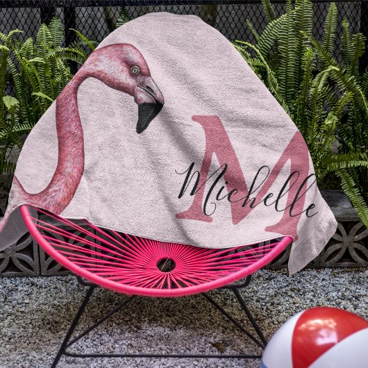 Tropisch rosa Personalisiertes Monogramm Flamingo Badehandtuch