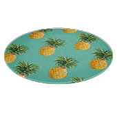 Tropische Ananas auf aquamarinem Schneidebrett (Ecke)