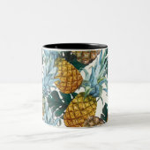 Tropische Ananas & Blätter Exotische Insel Zweifarbige Tasse (Mittel)