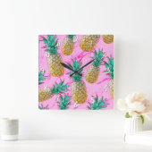 Tropische Ananas und rosa Marmor Moderne Farben Quadratische Wanduhr (Zuhause)