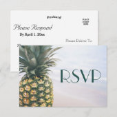 Tropische Blätter Ananas Hawaiian Wedding RSVP Karte (Vorne/Hinten)