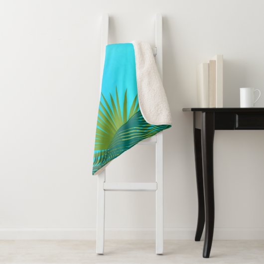 Tropische Blätter aus Palmen auf blauer Himmelslan Sherpadecke (Beispiel)