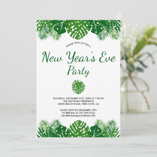 Tropische Blätter beleuchten Modernes Silvester-Pa Einladung (Stehend Vorderseite)
