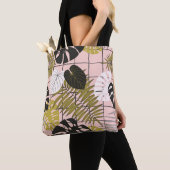 Tropische Blätter, Blume, handgemalte Muster. Tasche (Von Nahem)
