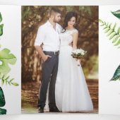 Tropische Blätter & Blume Island Beach Hochzeit Dreifach Gefaltete Einladung (Innenseite Mitte)