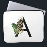 Tropische Blätter Imitate Gold Foil Letter A Monog Laptopschutzhülle<br><div class="desc">Tropische Blätter Imitate Gold Foil Letter A Monogram Laptop Sleeve | Boho monogramm Laptop-Hülle mit Aquarell tropischen Blätter mit Imitaten goldenen Folie Akzent. Dieser tropische Laptop-Ärmel ist perfekt für den Sommer. Dieses Design ist in anderen Artikeln verfügbar.</div>