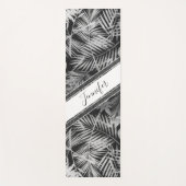Tropische Blätter in Schwarz/Weiß mit Namen und Gl Yogamatte (Vorderseite)
