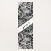 Tropische Blätter in Schwarz/Weiß mit Namen und Gl Yogamatte (Rückseite)