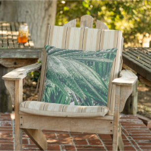 Tropische Blätter mit Regentropfen Kissen