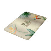 Tropische Blätter Monogram Script Gold Foil Badematte (Schrägansicht)