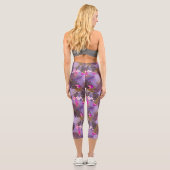 Tropische Blätter Sommer Lila Capri Leggings (Rückseite)