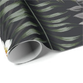 Tropische Blätter und Blume im Nachtstil. Se Geschenkpapier (Rolleneckpunkt)