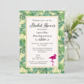 Tropische Blätter und ein rosa Flamingo-Brautparty Einladung (Stehend Vorderseite)