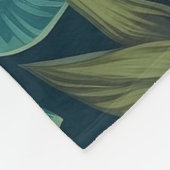 Tropische Blume und Blätter mit Schmetterlingen Fleecedecke (Ecke)