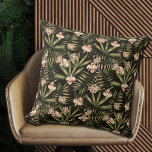 Tropische Blume und grünes Schwarz Kissen<br><div class="desc">Dieses Kopfkissen,  das in verschiedenen Größen und Materialien erhältlich ist,  ist eine schöne Mischung aus tropischen Blume und schwarzer Vegetation und ist eine unterhaltsame Ergänzung zu Ihrer Wohngestaltung. PASSENDE Artikel in unserem Geschäft.</div>