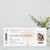 Tropische Destination Boarding Pink Palm QR Hochze Einladung (Stehend Vorderseite)