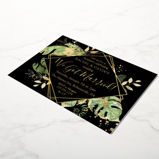 Tropische Elopement Hochzeitsempfang Black & Gold Folieneinladung (Gedreht)