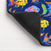 Tropische Fische in dunkelblau Mousepad (Ecke)