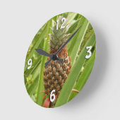 Tropische Früchte der Ananas in der Natur Runde Wanduhr (Winkel)