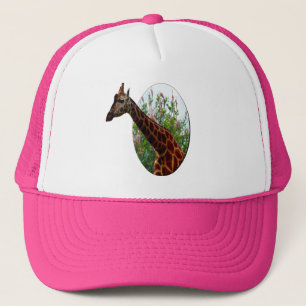 "Tropische Grace: Giraffe Popout Art mit Hibiskus Truckerkappe