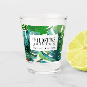 Tropische Gratis-Drinks und ein Hochzeitsstrandges Schnapsglas
