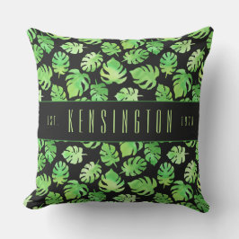 Tropische grüne Blätter mit Familienname Kissen