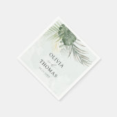 Tropische grüne Monstera-Küstenhochzeit Serviette (Ecke)