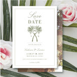 Tropische Hochzeitsszenarien mit Knotted Palm Tree Einladung<br><div class="desc">Tropical Knotted Palm Trees Khaki Moss Green Beach Wedding / Hochzeit in Urlaubsort Suite Design - Save the Date Foto Announcement Card. Dieses tropische Design zeichnet sich durch eine einfache, aber einzigartige Abbildung zweier Palmen-Silhouetten aus, die in einem Knoten miteinander verbunden sind. Dieses moderne Design eignet sich ideal für eine...</div>