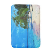 Tropische Insel mit Palmen und Sandy-Strand PO Badematte (Vorderseite Vertikal)