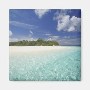 Tropische Insel umgeben durch Lagune, Malediven, Magnet