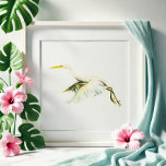 Tropische Kunst des Weißen Herbes Poster<br><div class="desc">Mit dieser Kunst des "Großen Weißen Herons", die als Teil einer Aquarellserie den atemberaubenden Helden in der Flugmalerei von Victoria Grigaliunas darstellt, verleihen Sie Ihrem Raum eine ruhige Schönheit. Dieses Aquarellbild zeichnet sich durch einen Helden aus, der in minimalistischer Komposition auf einem sauberen, weißen Hintergrund erstrahlt und somit zu einem...</div>