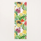 Tropische Michfrüchte, Blume und Blätter in Weiß Yogamatte (Rückseite)