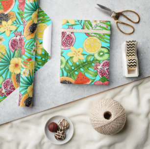 Tropische Mischfrüchte, Blume und Blätter auf blau Geschenkpapier