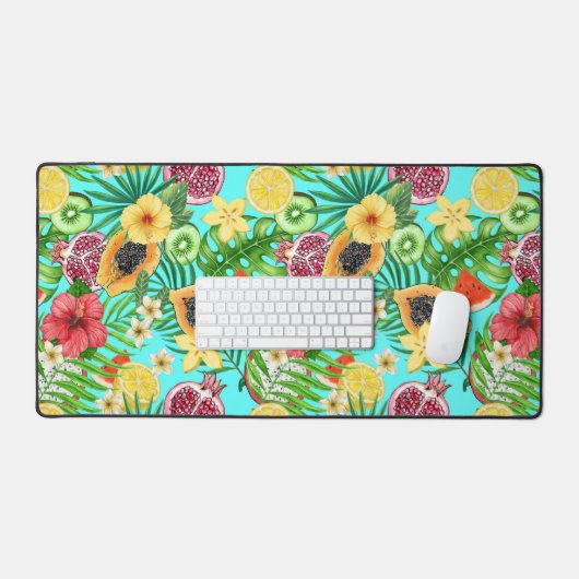 Tropische Mischfrüchte, Blume und Blätter auf blau Schreibtischunterlage (Tastatur & Maus)