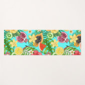 Tropische Mischfrüchte, Blume und Blätter auf blau Yogamatte (Vorderseite (Horizontal))