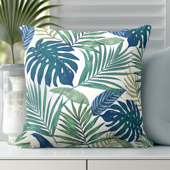 Tropische moderne Palm-Blätter Kissen (Discover our Elegant Coastal Throw Pillows in Blue & White.)