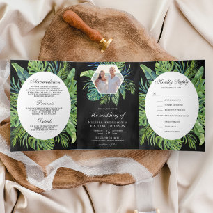 Tropische Monstera Palmenblätter Schwarze Hochzeit Dreifach Gefaltete Einladung
