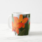 Tropische Orange Orchid-Tasse Kaffeetasse (Vorderseite Links)