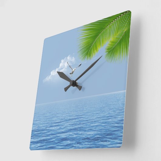 Tropische Palme über Wasser Quadratische Wanduhr (Winkel)