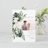 Tropische Palme und weißes, blumengeschmücktes Sav Save The Date (Stehend Vorderseite)