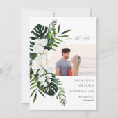 Tropische Palme und weißes, blumengeschmücktes Sav Save The Date (Vorderseite)