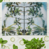 Tropische Palmen mit Reflexion im Ozean. Handtuch (Gefaltet)