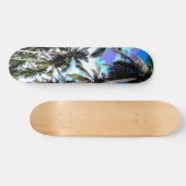 Tropische Palmen. Posterisiertes Design. Skateboard (Horizontal)