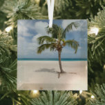 Tropische Strände | Eagle Beach, Aruba Ornament Aus Glas<br><div class="desc">Dieses phantastische Foto von Getty Images besticht durch eine einsame Palme am weißen Sand des Eagle Beach,  Aruba</div>