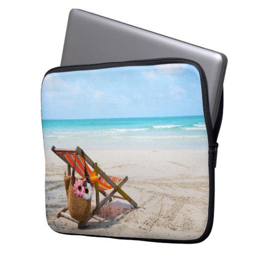 Tropische Strände | Strandstuhl auf Sand Laptopschutzhülle (Vorderseite Links)