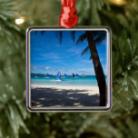 Tropische Strände | White Beach Boracay Philippine Ornament Aus Metall<br><div class="desc">Dieses phantastische Foto von Getty Images besticht durch eine Kokospalme in einem weißen Sandstrand,  Boracay,  den Philippinen.</div>